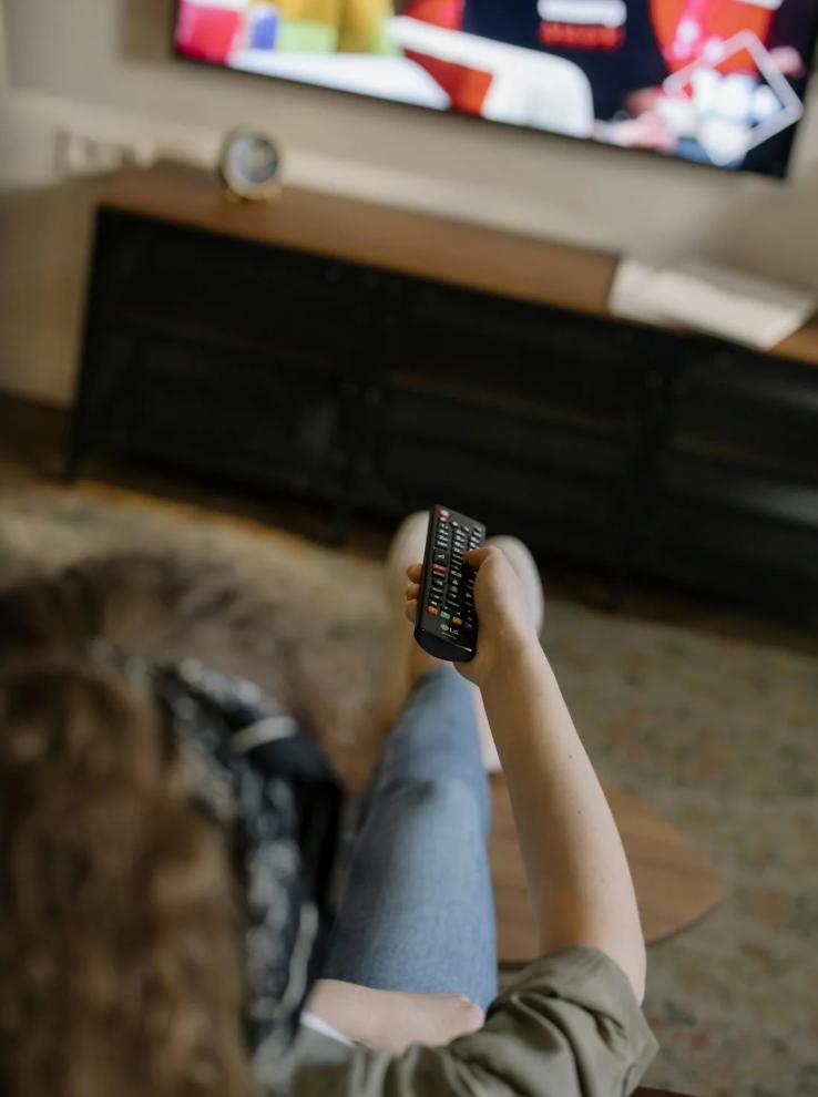 Dekoder do telewizji internetowej bez umowy – jak wybrać odpowiedni model?